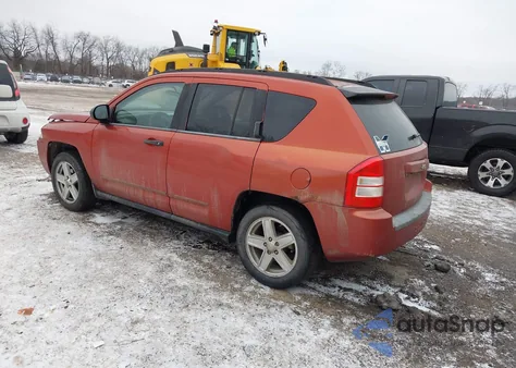 2008 Jeep Compass Sport z USA, uszkodzony, nr VIN 1J8FT47W48D554383